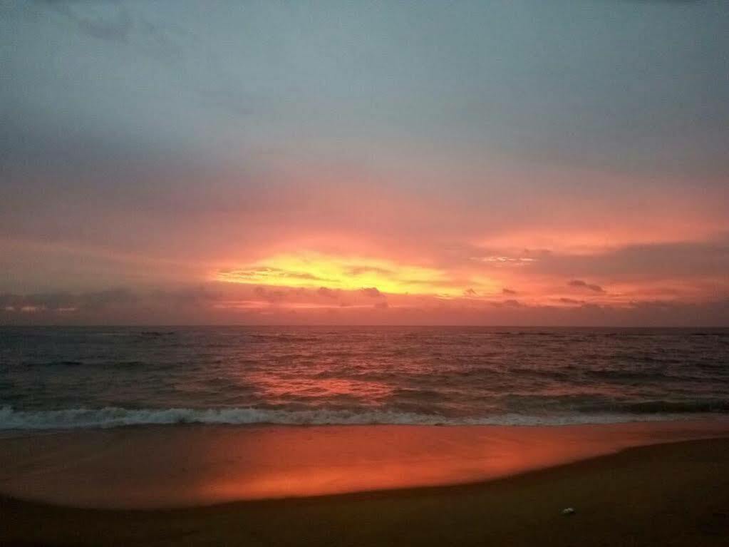 Charming Homestay By The Beach Dehiwala-Mount Lavinia Exterior photo